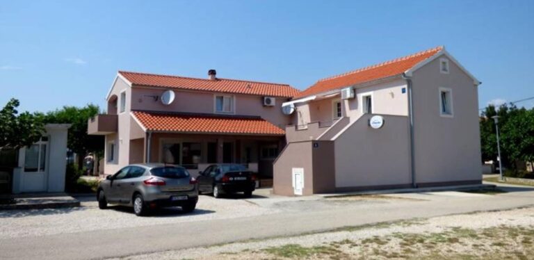 Branko Apartmani Nin, Hrvatska
